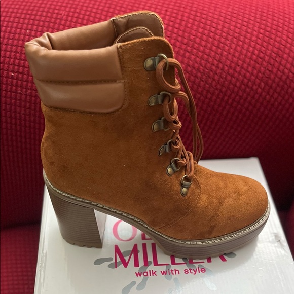 Olivia Miller Lug Heel Tall Heel Boots, Sz 8.5 - Picture 3 of 5